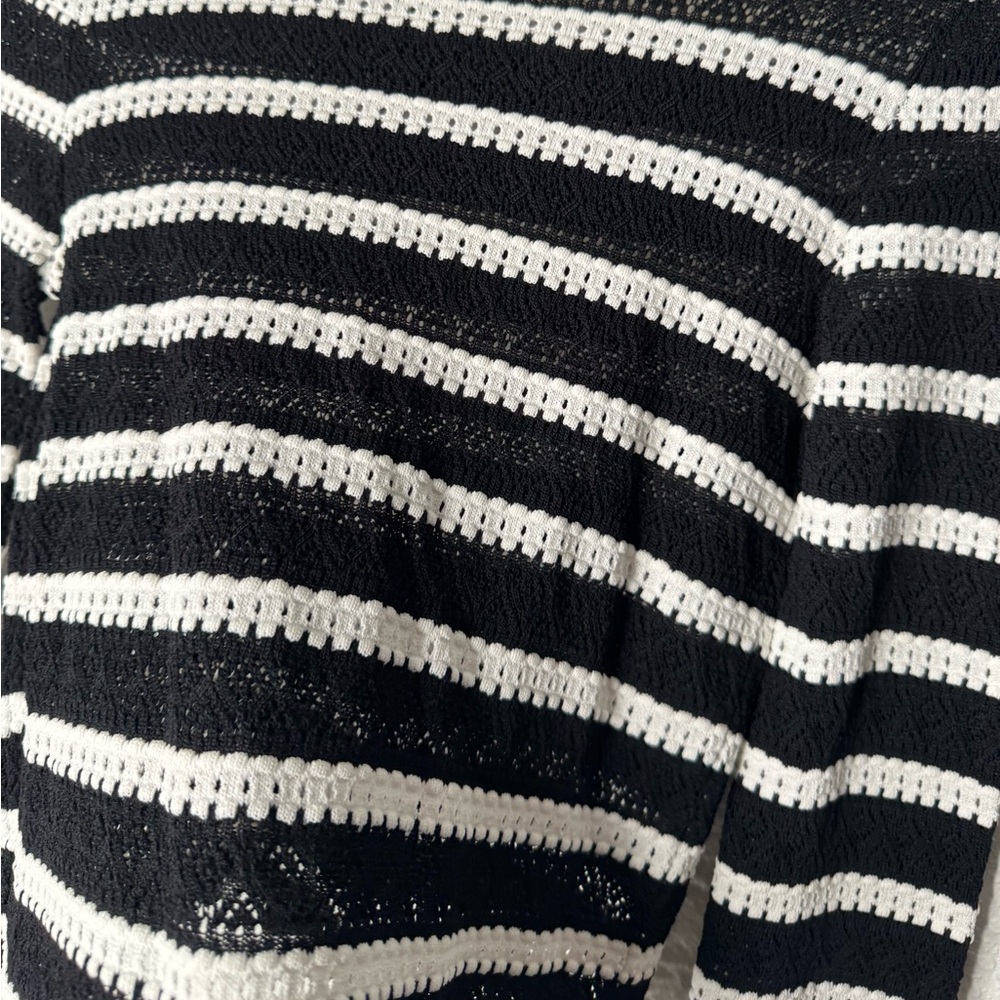 Zara black and white striped sweater is size L but it runs small, - Picture 6 of 12